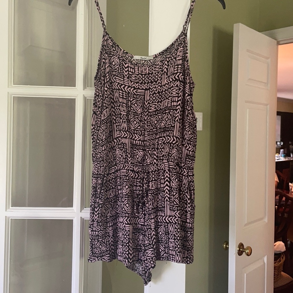 Papaya 100% Rayon Black & Pink Romper w/Adjustable Spaghetti Strap. Size S.